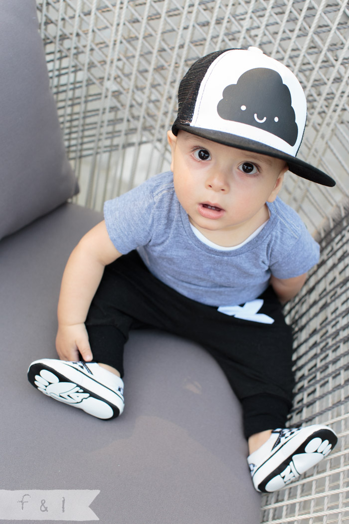 toddler wearing vans