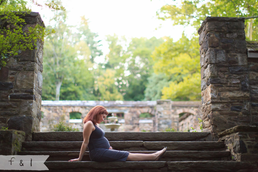 feather + light photography | maternity lifestyle photographer | main line ,pa maternity photographer | ridley creek state park