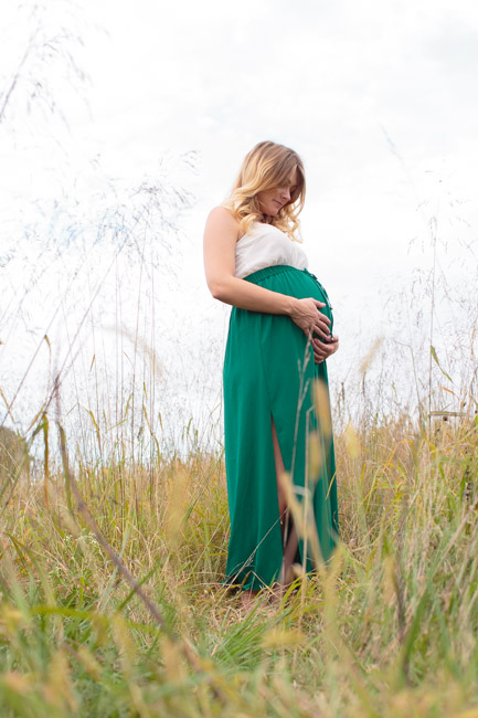 feather + light photography | main line maternity photographer | valley forge park | maternity in field