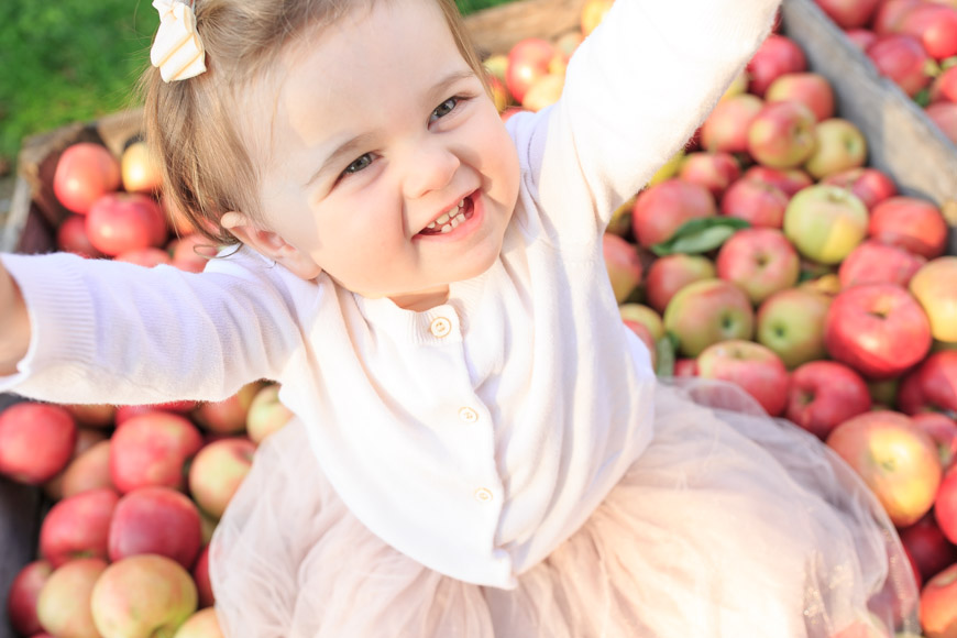 feather + light photography | kennett sqaure, pa family photographer |orchard + kids| sister love