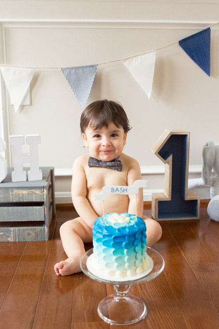 feather + light photography | cake smash | blue cake | baby boy | first birthday