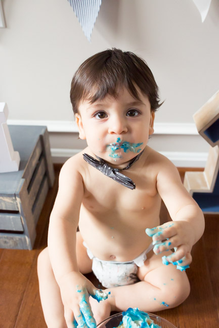 feather + light photography | cake smash | blue cake | baby boy | first birthday