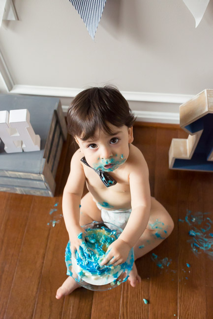 feather + light photography | cake smash | blue cake | baby boy | first birthday