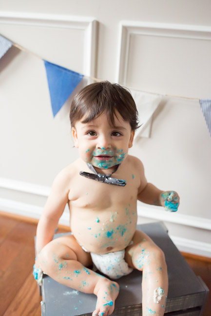 feather + light photography | cake smash | blue cake | baby boy | first birthday