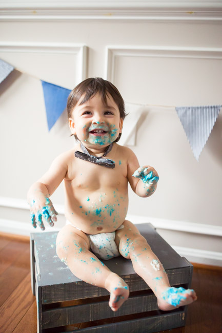 feather + light photography | cake smash | blue cake | baby boy | first birthday