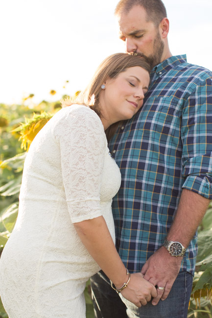 feather + light photogarphy | sunflower maternity session
