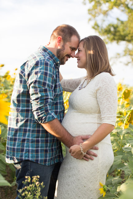 feather + light photogarphy | sunflower maternity session