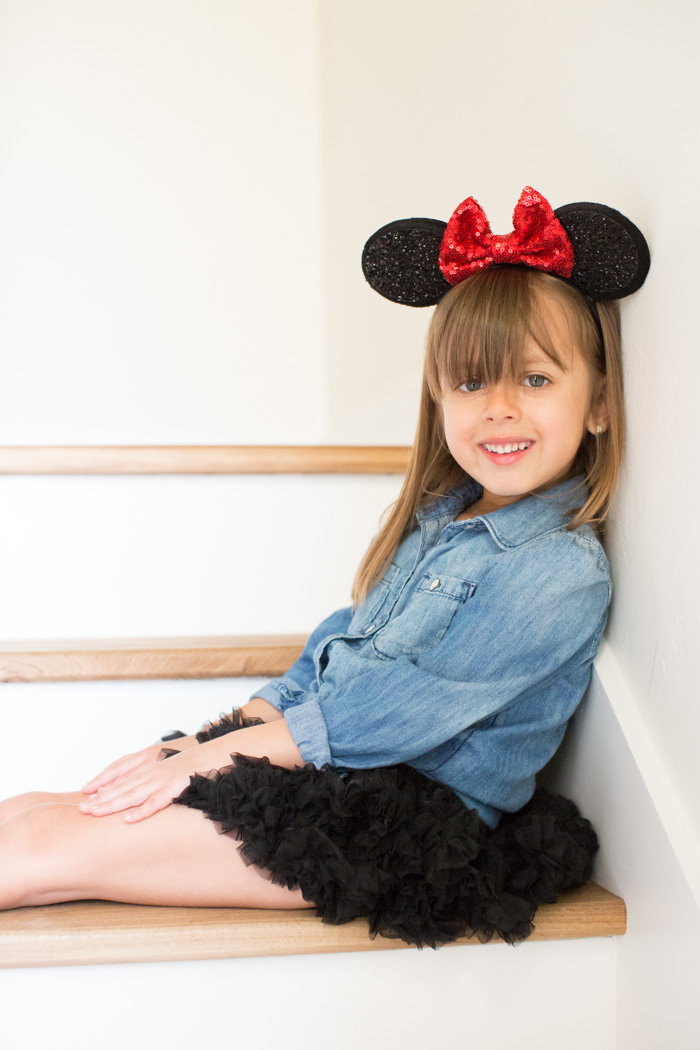 feather + light photography | minnie mouse + tutu 